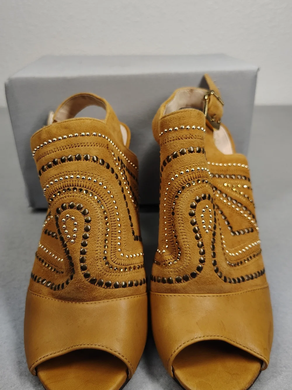 Vince Camuto Peep-Toe Leather Shoes With Buckle Strap Size 7.5 - Picture 9 of 11